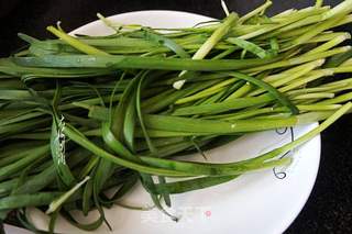 韭菜鸡蛋火腿肠馅水饺的做法步骤:2