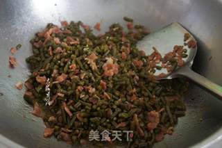 培根肉炒酸豆角的做法步骤:8