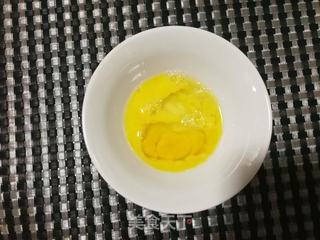 西红柿蛋花菠菜面的做法步骤:2