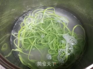 西红柿蛋花菠菜面的做法步骤：11