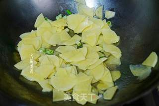 尖椒炒土豆片的做法步骤:3