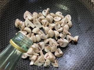 蘑菇炒毛白菜的做法步骤:5