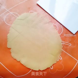 莲蓉蛋黄月饼的做法步骤:7