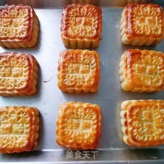 莲蓉蛋黄月饼的做法步骤:13