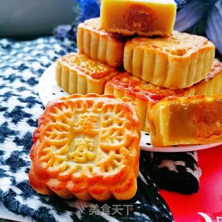 莲蓉蛋黄月饼的做法步骤:15
