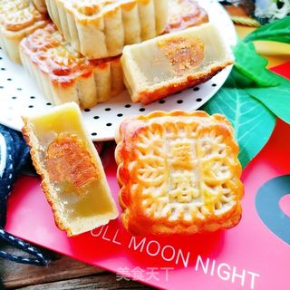 莲蓉蛋黄月饼的做法步骤:16