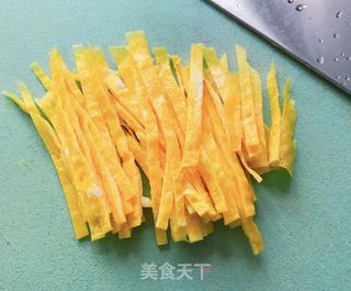 鸡蛋黄瓜吐司卷的做法步骤:9