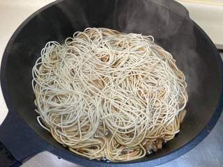 豆角肉丝焖面的做法步骤:14
