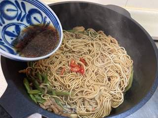 豆角肉丝焖面的做法步骤:16