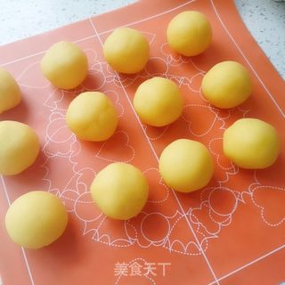 奶黄留心月饼的做法步骤:12