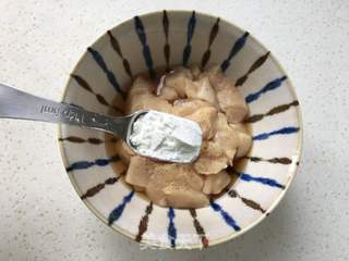 鸡丁炒西兰花的做法步骤:3