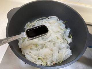 干炒牛肉河粉的做法步骤:9