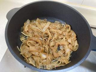 干炒牛肉河粉的做法步骤:10