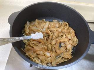 干炒牛肉河粉的做法步骤:11