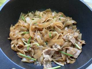 干炒牛肉河粉的做法步骤:12