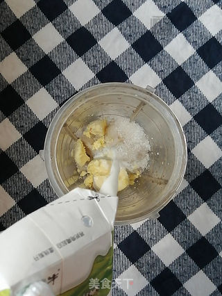 芋艿蛋黄奶昔的做法步骤:5