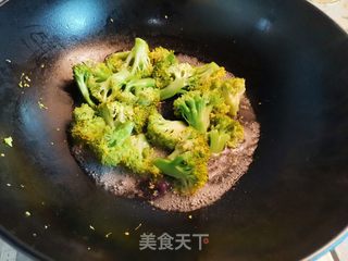 火麻蒜肠拌蔬菜的做法步骤：3