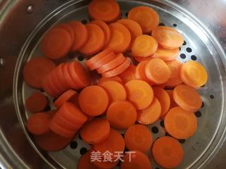 菠菜胡萝卜面条的做法步骤:2