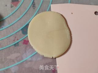 金桃枣泥月饼的做法步骤:7