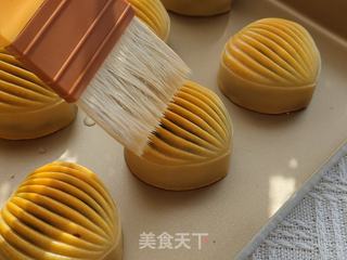 金桃枣泥月饼的做法步骤:11