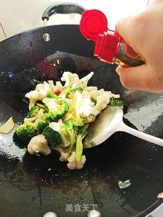 腊肉炒双色菜花的做法步骤:6