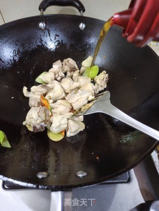 板栗炖鸡的做法步骤:6