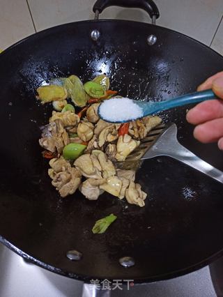 板栗炖鸡的做法步骤:8