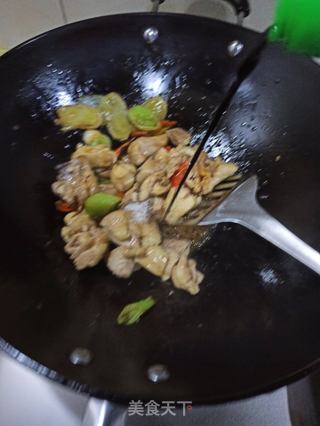板栗炖鸡的做法步骤:9