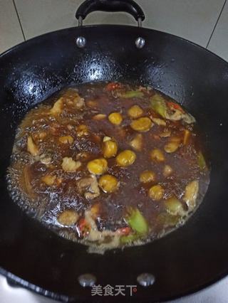 板栗炖鸡的做法步骤:11