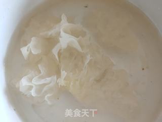红枣银耳炖桃胶的做法步骤:5