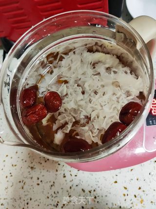 红枣银耳炖桃胶的做法步骤:8