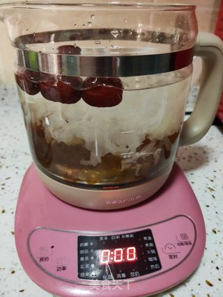 红枣银耳炖桃胶的做法步骤:9