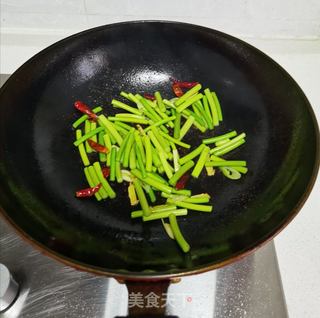 蒜苔炒肉片的做法步骤:9