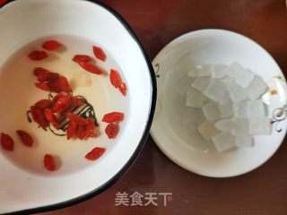 红枣银耳炖桃胶的做法步骤:11