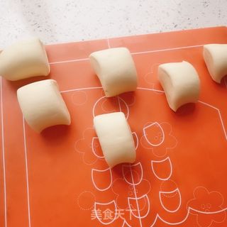 莲蓉馅包子的做法步骤:2