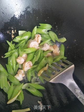 腰果虾仁炒西芹的做法步骤:10