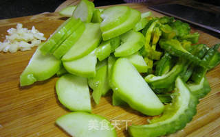 咸肉炒双瓜的做法步骤:2