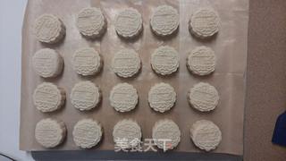 香酥豆沙月饼的做法步骤:11