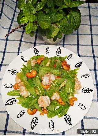 腰果虾仁炒西芹的做法步骤:12