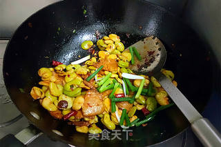 五花肉炒蚕豆的做法步骤:8