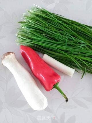 杏鲍菇甜椒炒韭菜的做法步骤：1