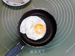 酱香火腿鸡蛋芝士三明治的做法步骤:6