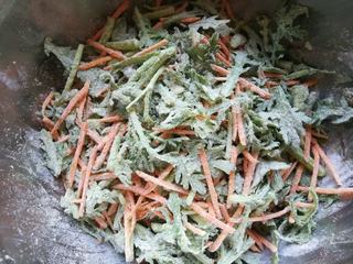 蒸炒茼蒿胡萝卜丝的做法步骤:7