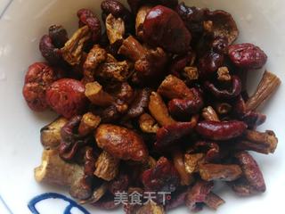 白萝卜红菇鸡腿汤的做法步骤:7