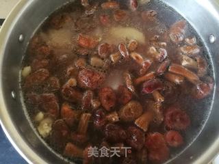 白萝卜红菇鸡腿汤的做法步骤:11