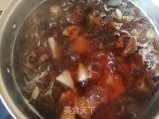 白萝卜红菇鸡腿汤的做法步骤:12