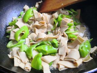 尖椒干豆腐的做法步骤:8