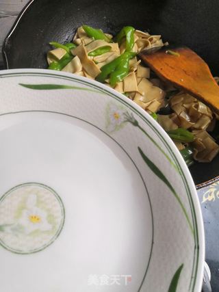 尖椒干豆腐的做法步骤:9