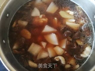 白萝卜红菇鸡腿汤的做法步骤：14