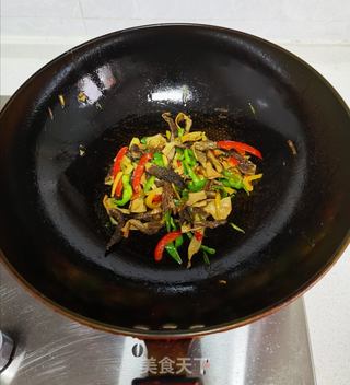 蒜香羊肚菌的做法步骤:9